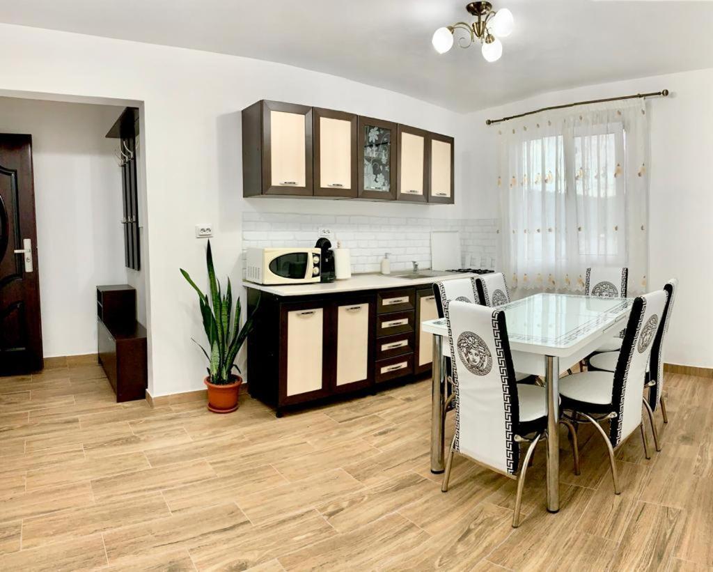 Cazare Apartament Orsova Διαμέρισμα Εξωτερικό φωτογραφία